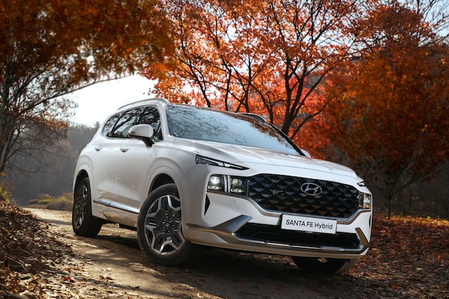 A Comprehensive Review of the Hyundai Santa Fe: Features and Specifications